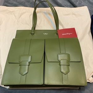 Salvatore ferragamo bag with detachable clutch